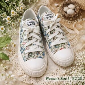 Converse Women's Floral Sneakers - White and Blue